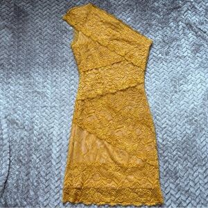BEBE One-Shoulder Yellow Lace Dress size X Small